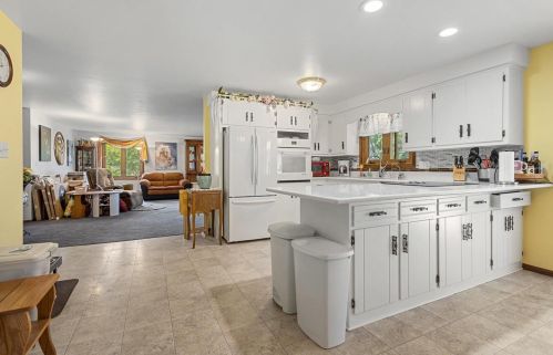 2052 London Rd, Green Bay, WI 54311-6610