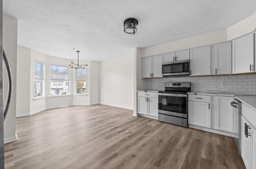 1023 Royal Dr, Canonsburg PA  15317-5004 exterior