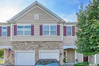 17 Virginia Pine Ln, Bayshore, NY 11706-5867