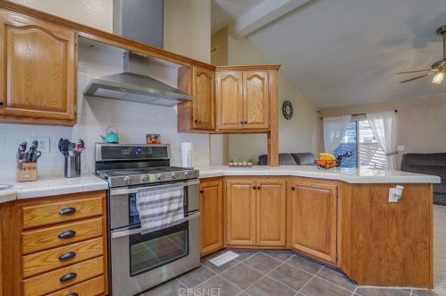 28101 Vista View Dr, Santa Clarita CA  91351-5710 exterior