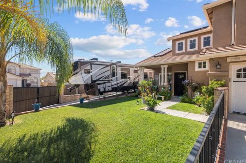 28104 Bryce Dr, Santa Clarita, CA 91384-3728