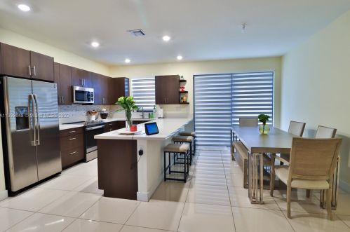 15832 91st Ct, Hialeah FL  33018-1951 exterior