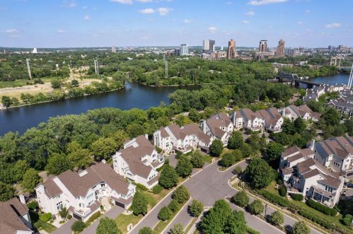 416 River St, Minneapolis, MN 55401-2530