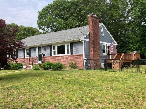 24 Bethany Ln, North Kingstown, RI 02852-1305
