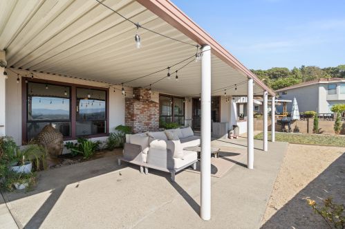 1999 Edgehill Ct, San Leandro CA  94577-6302 exterior