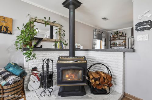 4 Krueger Pl, Middletown NJ  07748-5729 exterior