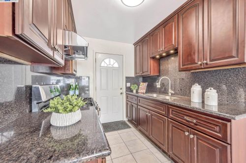48 Garibaldi St, Daly City, CA 94014-2248