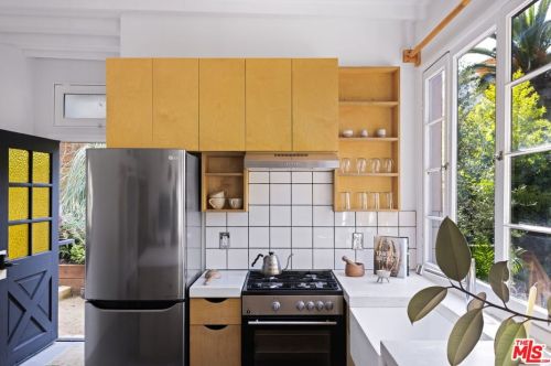 19751 Grand Vw Dr, Topanga CA  90290-3313 exterior