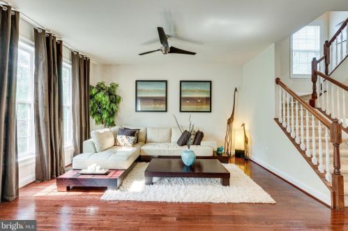 6857 Hartzell Hill Ln, Haymarket VA  20169-4944 exterior