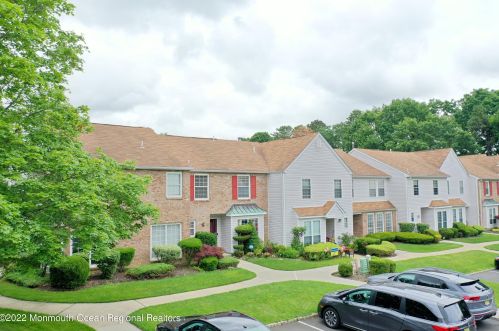 26 Vassar Pl, Morganville, NJ 07751-1715
