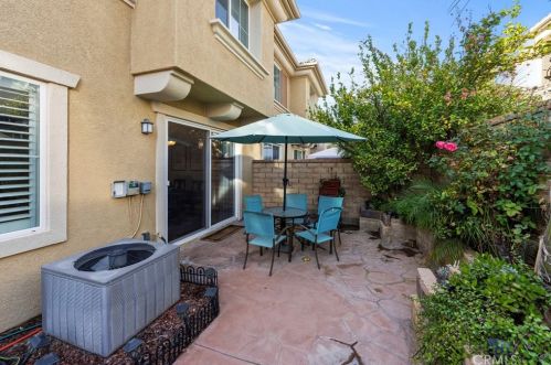 23860 Toscana Dr, Santa Clarita CA  91354-3015 exterior