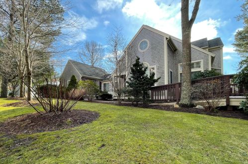 12 Gold Leaf Ln, Mashpee MA 02649-3556 exterior