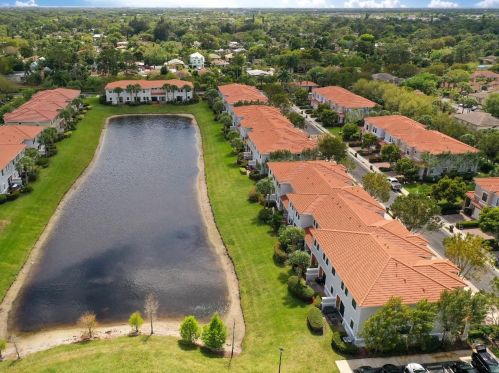 107 Gramercy Square Dr, Delray Beach, FL 33484-8145