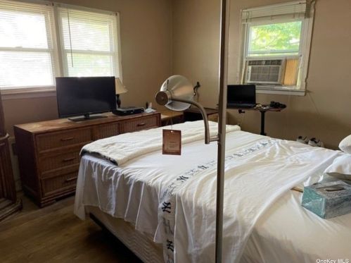 385 Broome Ave, North Lindenhurst NY  11757-3834 exterior