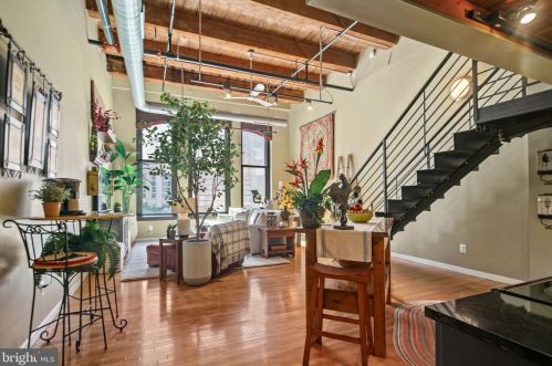 1027 Arch St, Philadelphia, PA 19107-2317