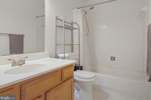 5762 Ralston Ct, Woodbridge VA  22193-3761 exterior