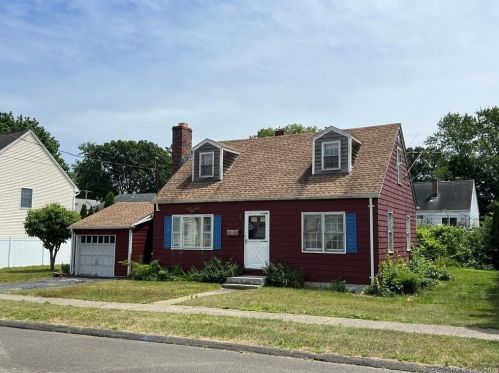 7 Arlmont St, Milford, CT 06461-2903