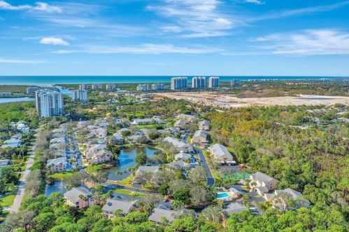 743 Wiggins Lake Dr, Naples, FL 34110-6039