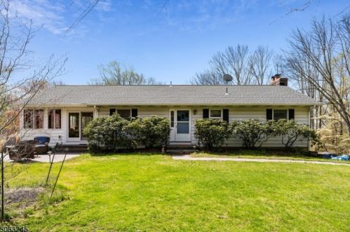 93 Cregar Rd, High Bridge, NJ 08829-1108