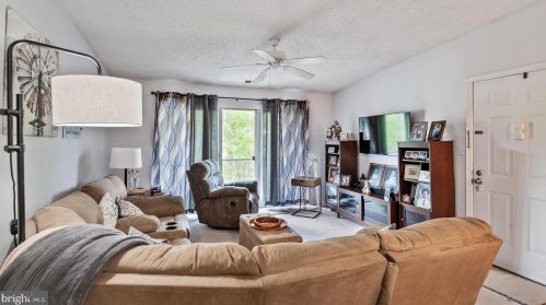 16 Willow Ct, Trenton NJ  08619-4626 exterior