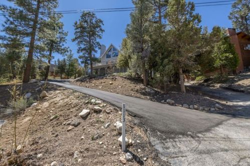1113 Chimney Peak Rd, Big Bear City CA  92314-8871 exterior