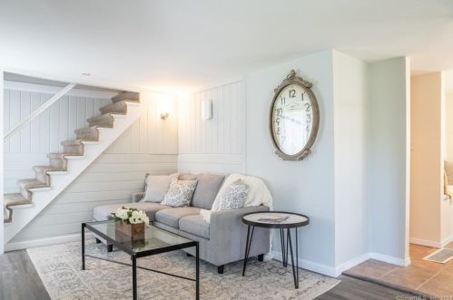 10 Beech St, Danbury CT  06810-5719 exterior