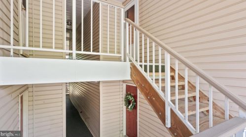 16 Willow Ct, Trenton NJ  08619-4620 exterior