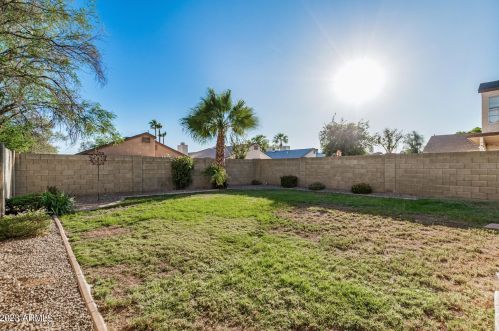 4011 Camino Vivaz, Glendale AZ  85310-5516 exterior