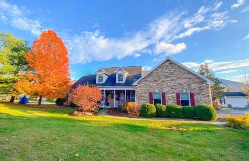 924 Sand Quarry Rd, Palmerton, PA 18071-5755