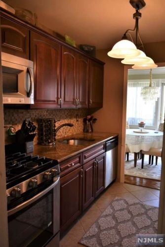 1375 River Rd, Edgewater NJ 07020-1518 exterior