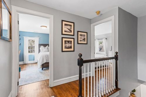 42 Pelham Pkwy, North Providence RI  02911-2915 exterior