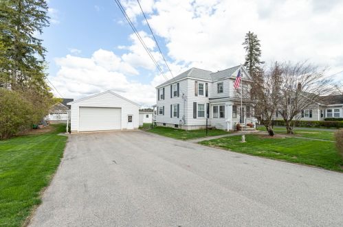 25 Pleasant St, Salem, NH 03079-2908