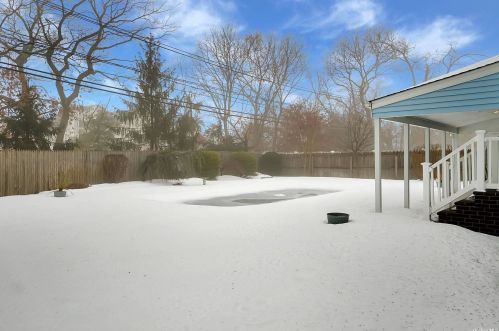 22 Ellen Pl, San Remo NY  11754-3606 exterior