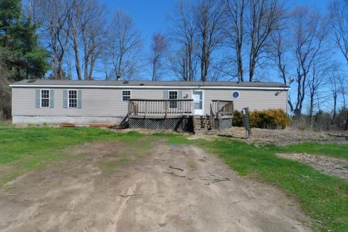 153 Mason St, Morrisonville, NY 12962-2705