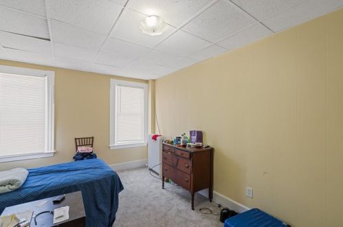 7 Bayview Ave, Middletown RI 02840-2108 exterior