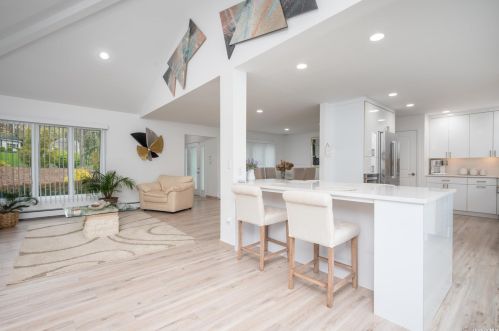 31 Craig Dr, Huntington Station NY 11746-4704 exterior