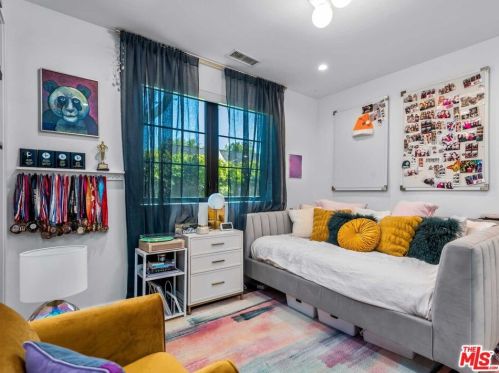 12226 Huston St, North Hollywood CA  91607-3617 exterior