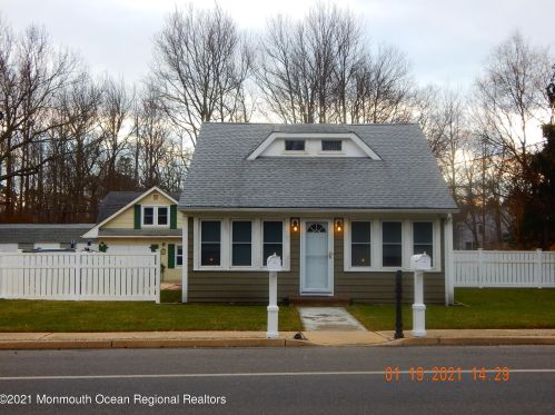 209 Mantoloking Rd, Bricktown, NJ 08723-5815