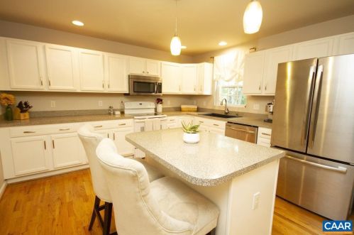 312 Jefferson Dr, Bybee, VA 22963-2607