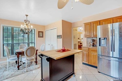 97 Suleski Ct, Mahwah NJ  07430-2961 exterior