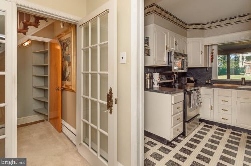 556 Leverington Ave, Philadelphia PA 19128-3314 exterior