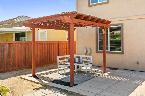 2312 Newcastle Dr, Vacaville CA  95687-8252 exterior