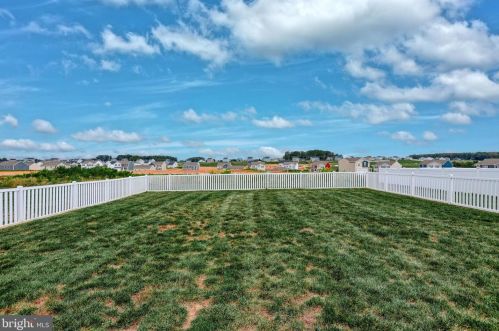 192 Winifred Dr, Hanover PA  17331 exterior