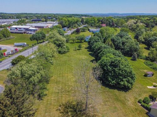 1943 Klines Mill Rd, Breinigsville PA  18031-2230 exterior