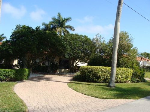 535 17th Ave, Naples, FL 34102-7406
