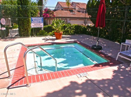 404 Country Club Dr, Simi Valley CA 93065-0685 exterior