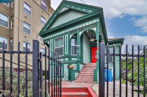 2715 Foothill Blvd, Oakland, CA 94601-1717