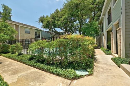 2104 Cullen Ave, Austin TX  78757-2465 exterior