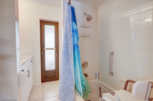 230 43rd Ter, Cape Coral FL  33904-8425 exterior