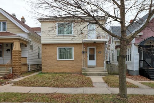 351 Montana St, Milwaukee, WI 53207-2017